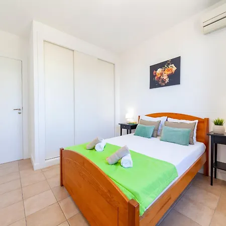 Townhouse In Albufeira Near Stunning Beaches * 알부페이라
