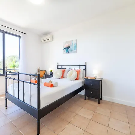 Townhouse In Albufeira Near Stunning Beaches 알부페이라