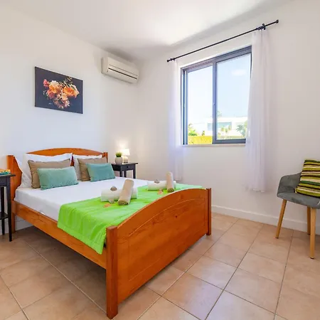 Townhouse In Albufeira Near Stunning Beaches * 알부페이라