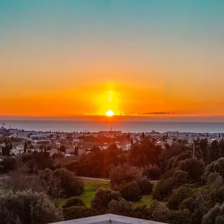 Townhouse In Albufeira Near Stunning Beaches 펜션