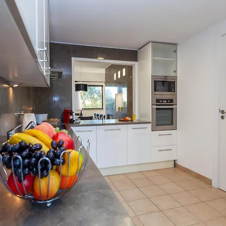 펜션 Townhouse In Albufeira Near Stunning Beaches *