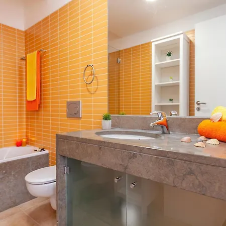 Townhouse In Albufeira Near Stunning Beaches 펜션 알부페이라