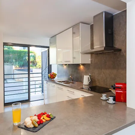 Townhouse In Albufeira Near Stunning Beaches 펜션 알부페이라