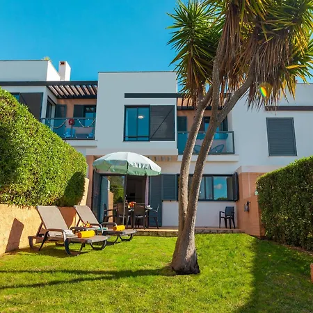 Townhouse In Albufeira Near Stunning Beaches