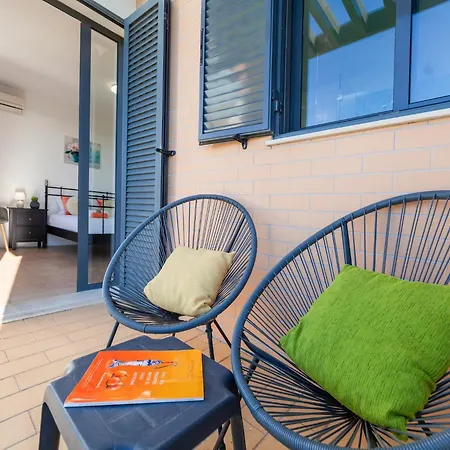 Townhouse In Albufeira Near Stunning Beaches 펜션 *
