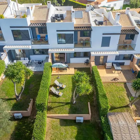 Townhouse In Albufeira Near Stunning Beaches 펜션 알부페이라