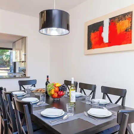 Incredible Townhouse W Pool, Holiday home Albufeira